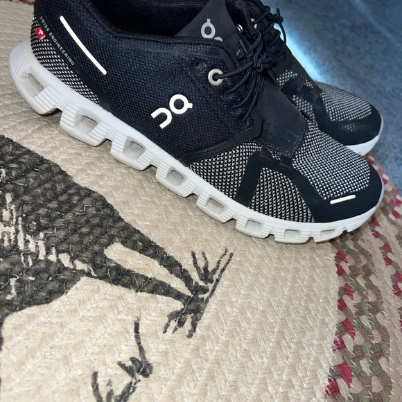 On Cloud shoes- PRICE FIRM - Picture 3 of 8